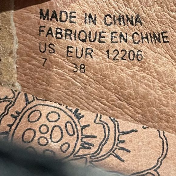 Stylish Dark Grey Metallic Mary Jane Shoes Taos 7M - Picture 6 of 10